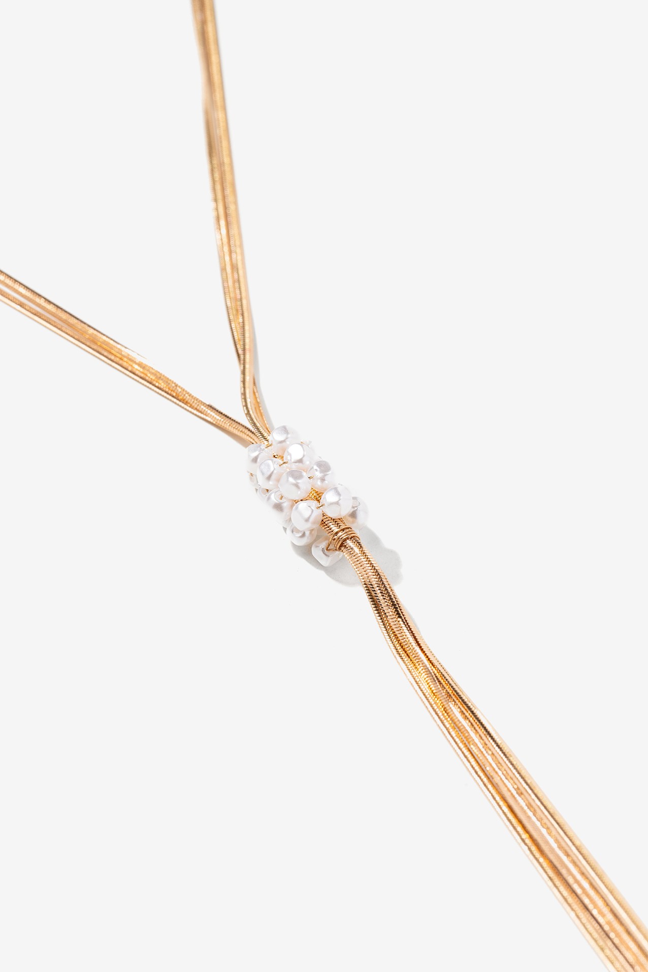 Collar dorado elegante