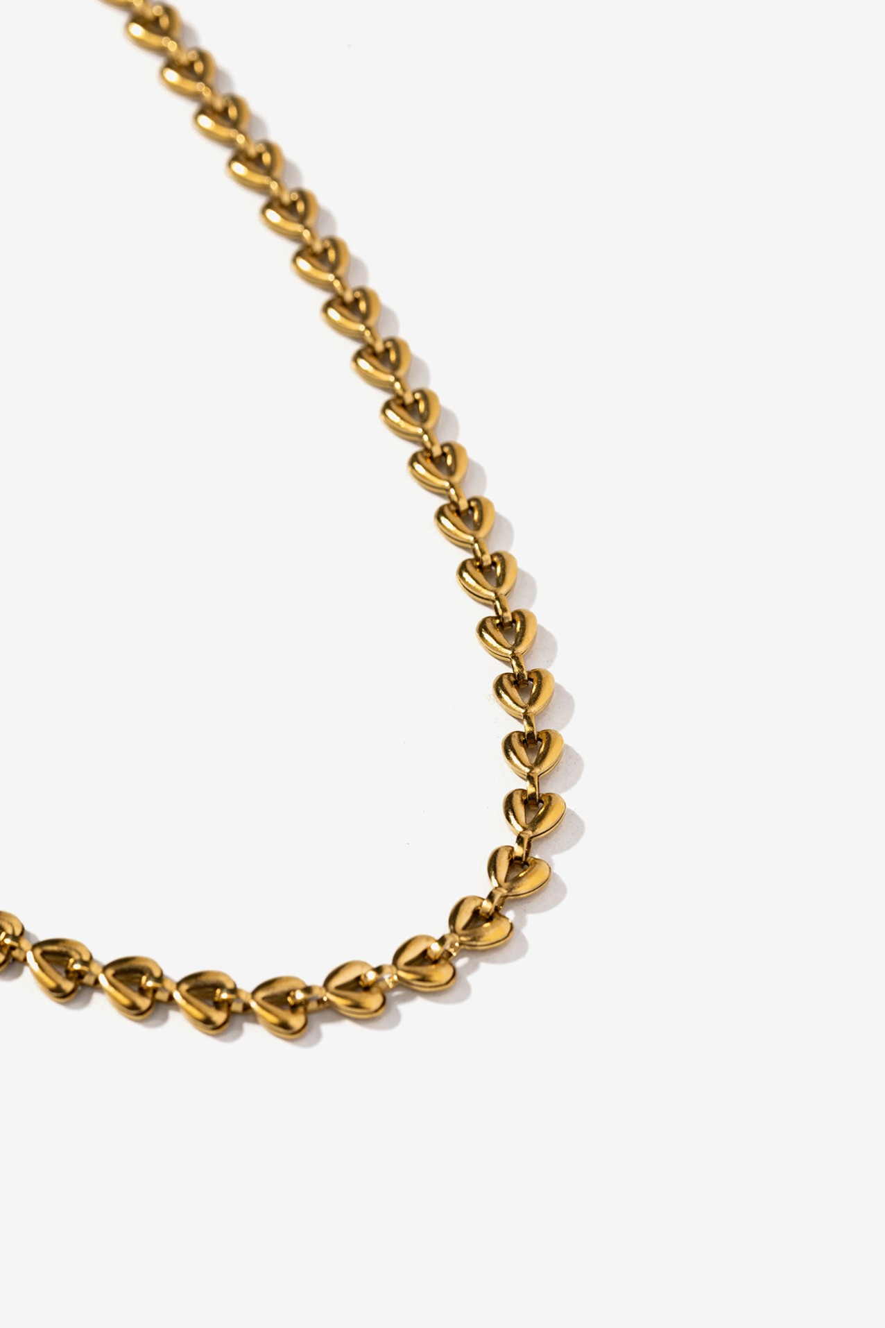 Collar dorado elegante