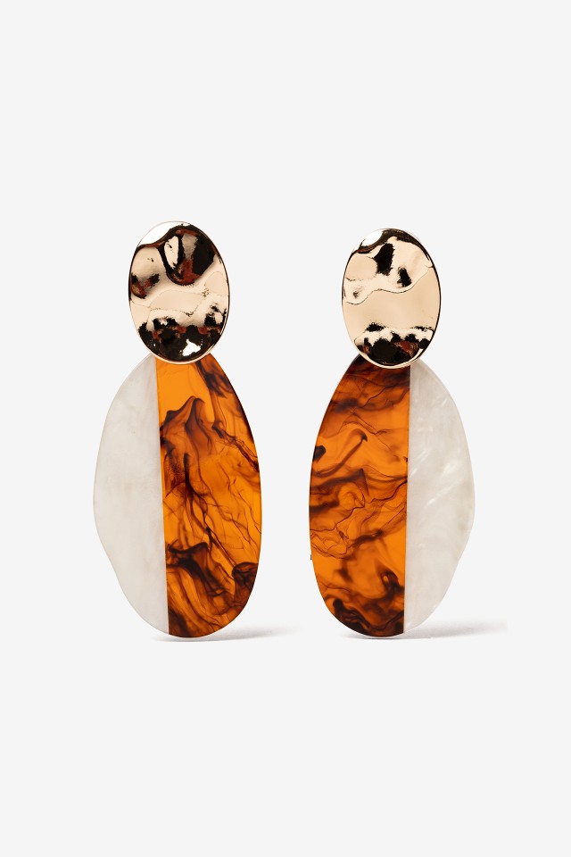 Pendientes dorados modernos