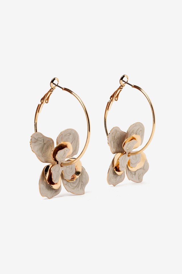 Pendientes florales dorados