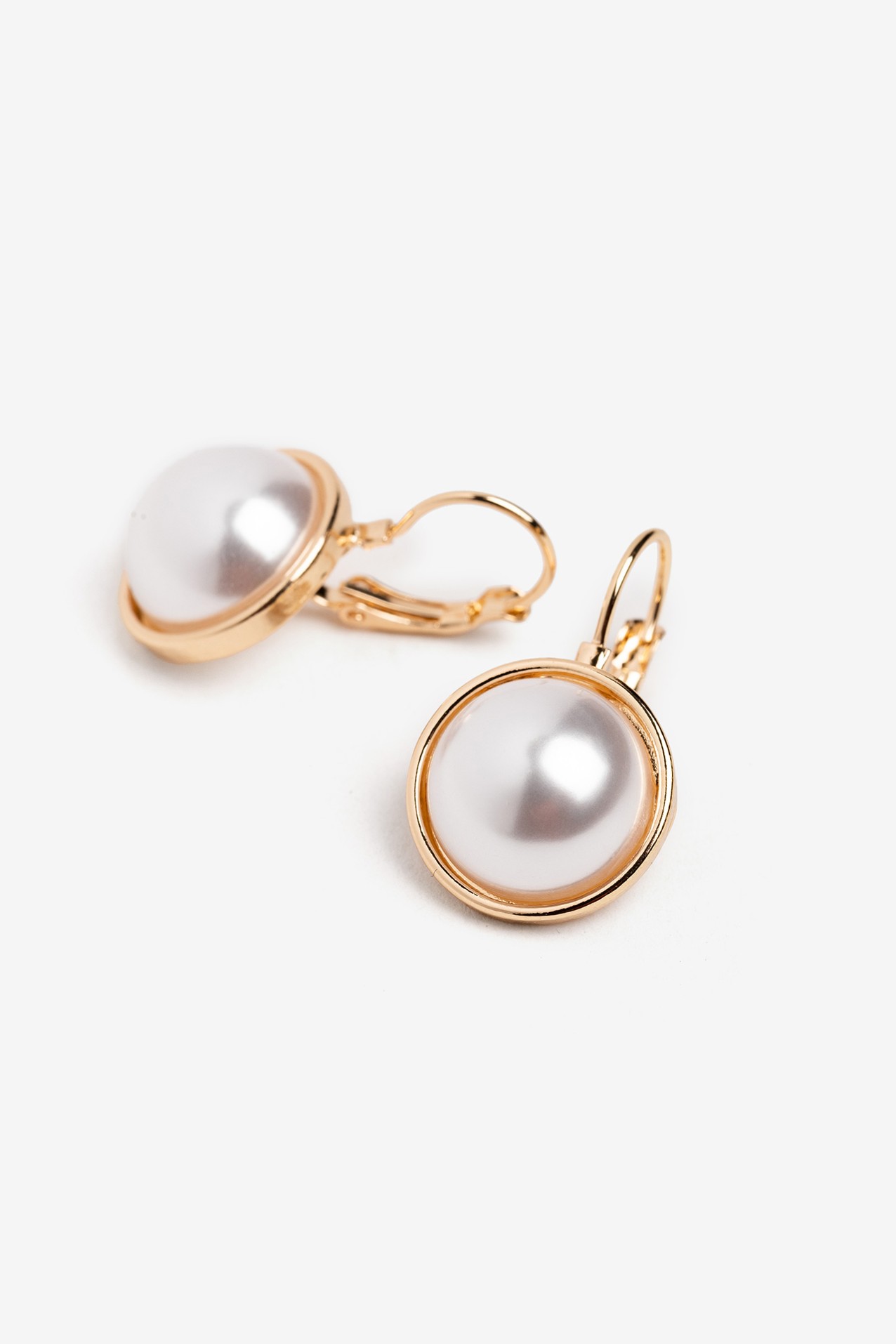 Pendientes de perla dorados