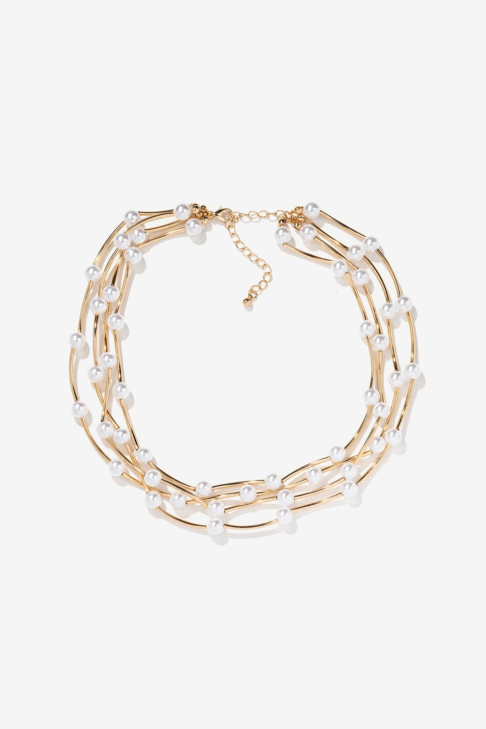 Collar dorado con perlas