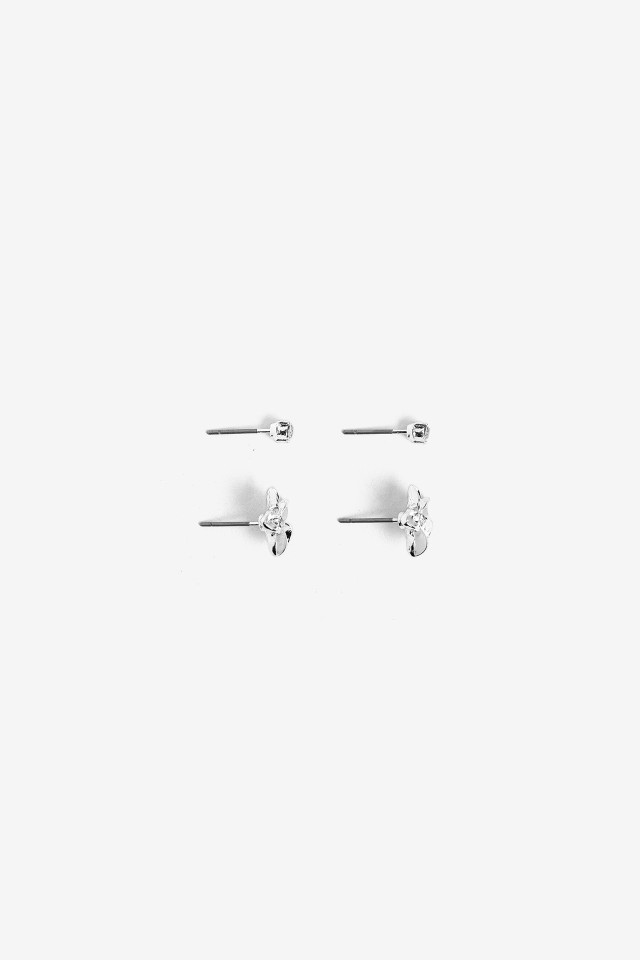 Pendientes plateados minimalistas