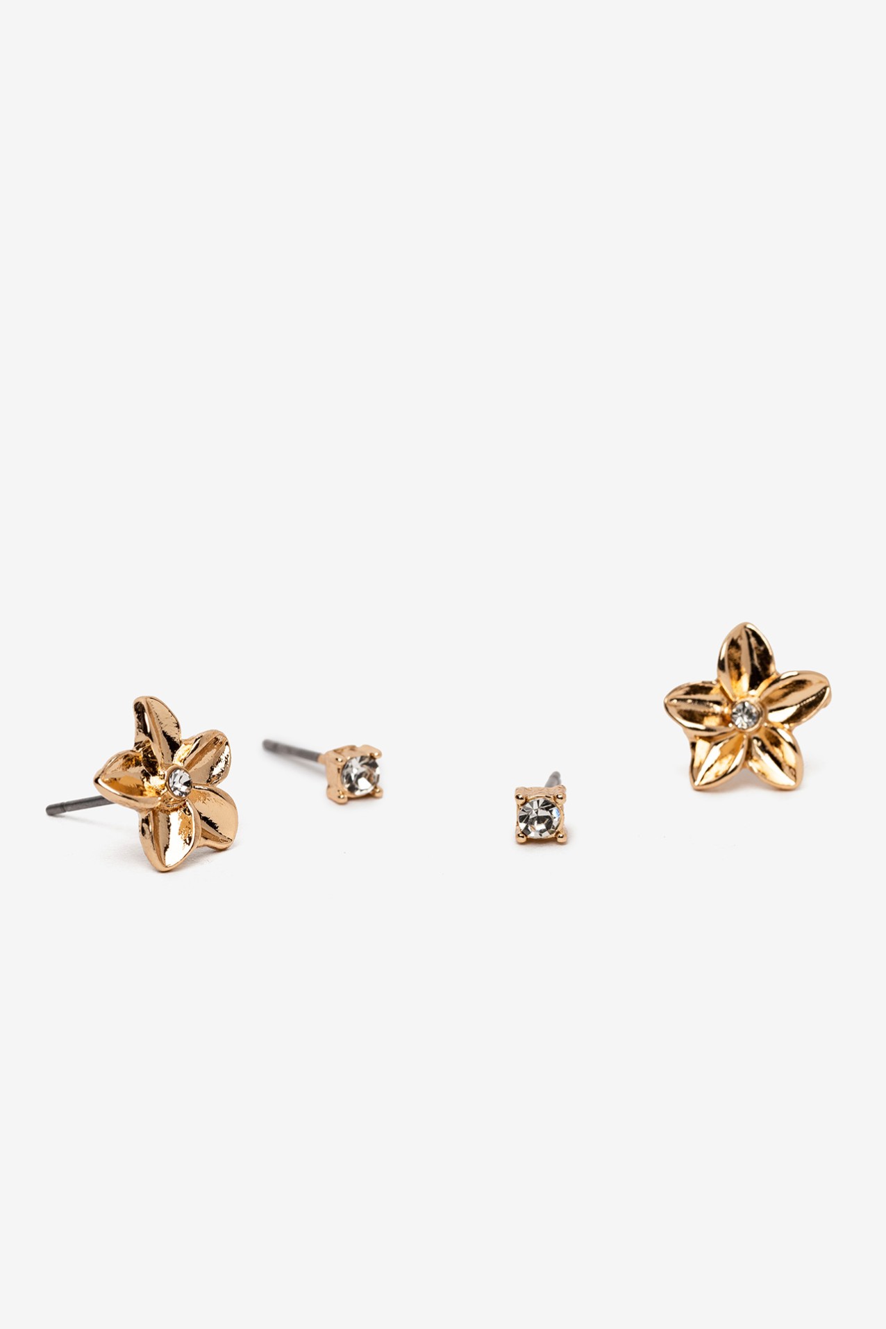 Pendientes dorados con flores