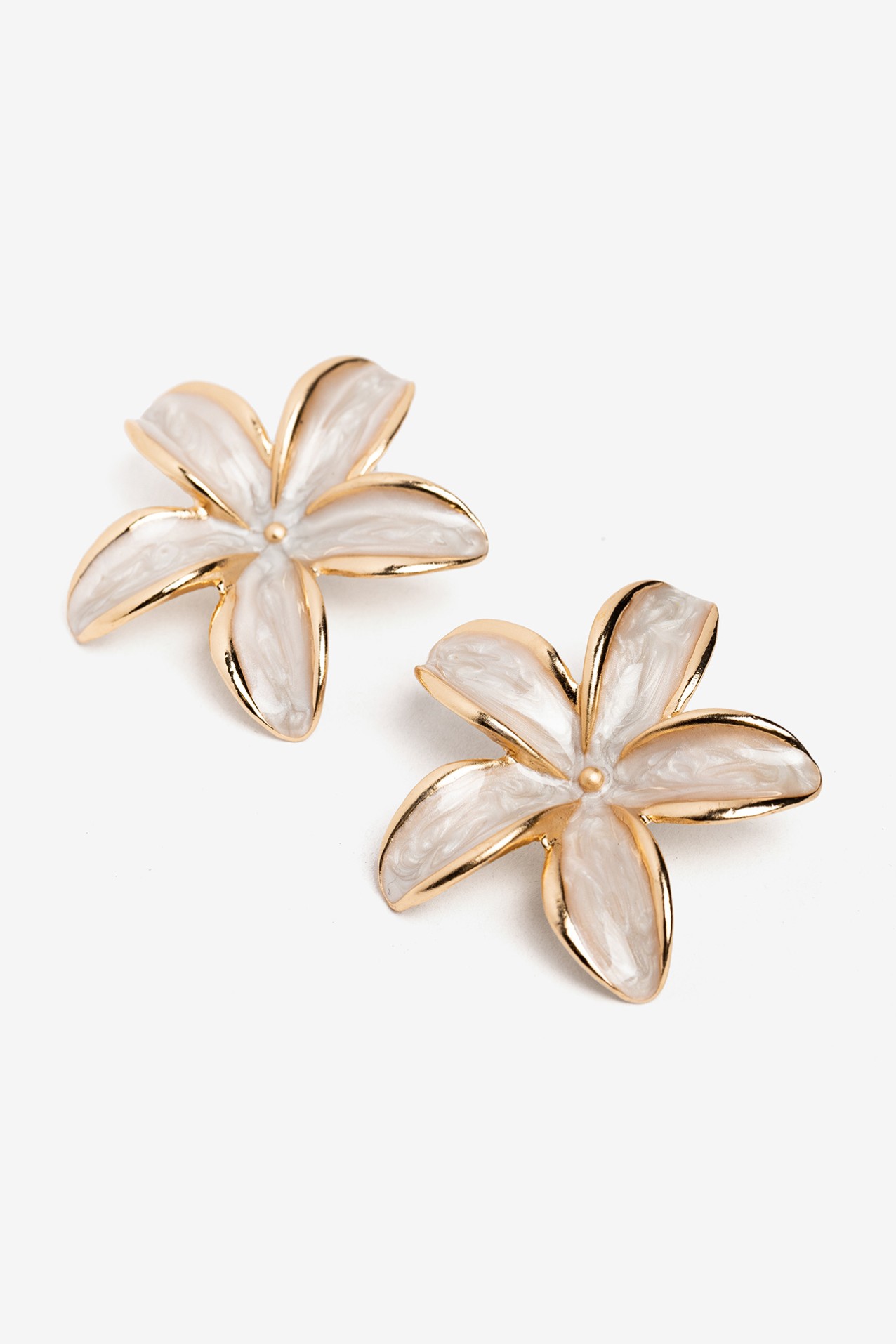 Pendientes flor dorada