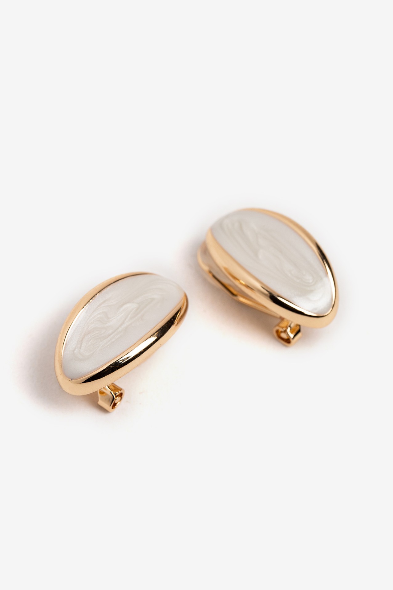 Gold Oval Minimalist Earrings