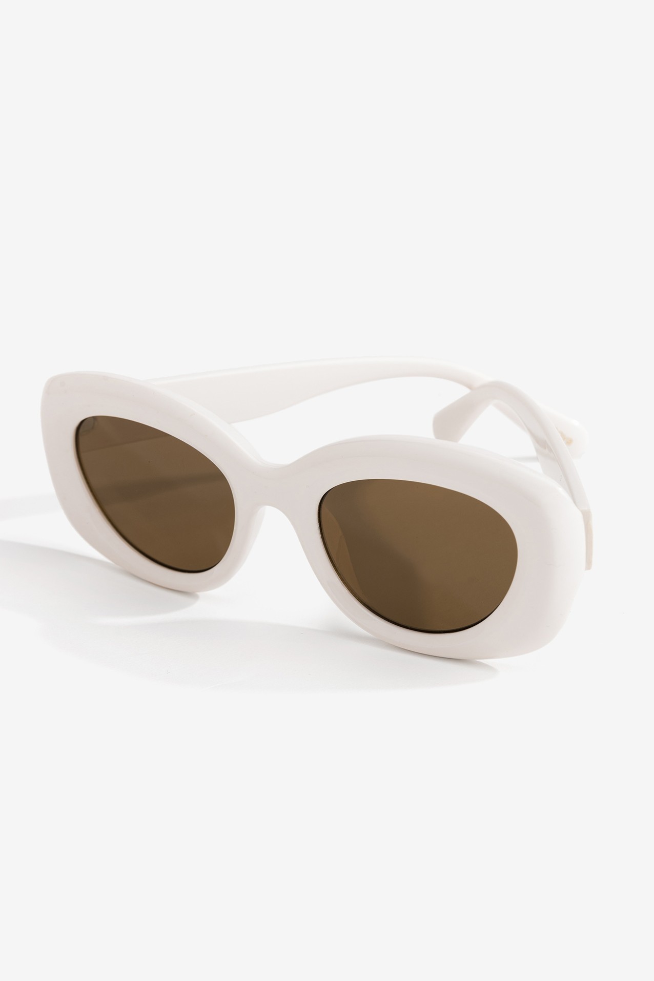 White chunky sunglasses