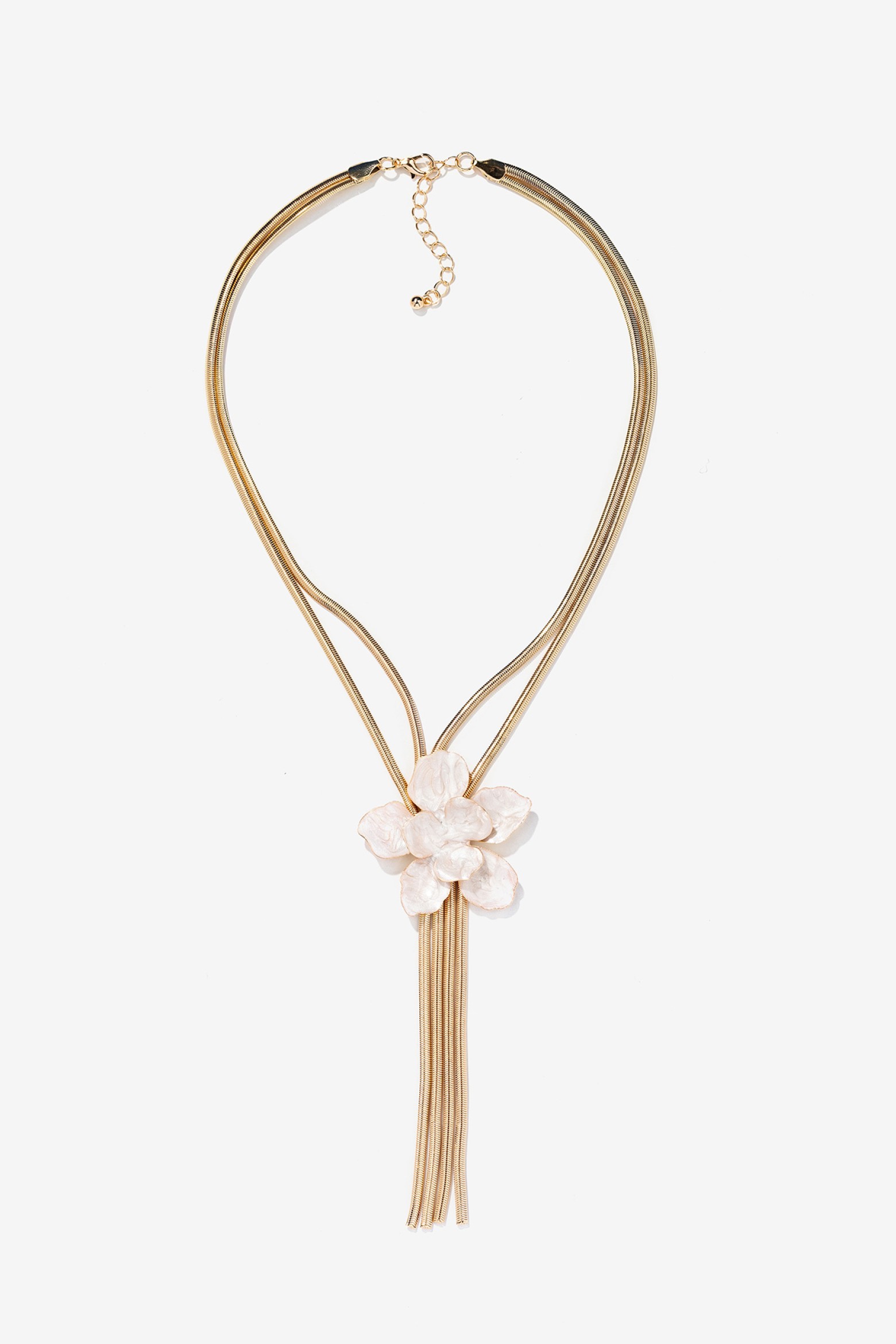 Collar dorado con flor central
