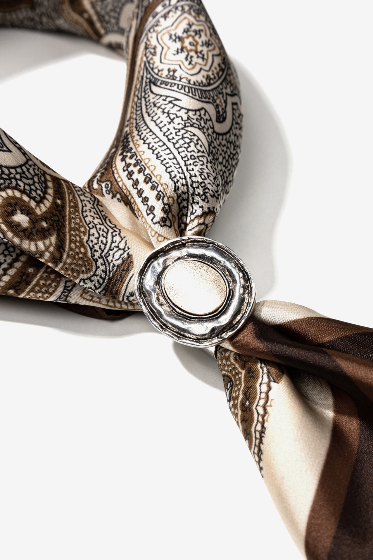 Bandana castanha padr�o paisley