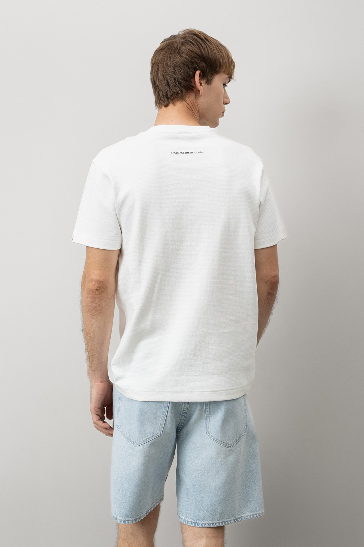 Camiseta beige corte regular