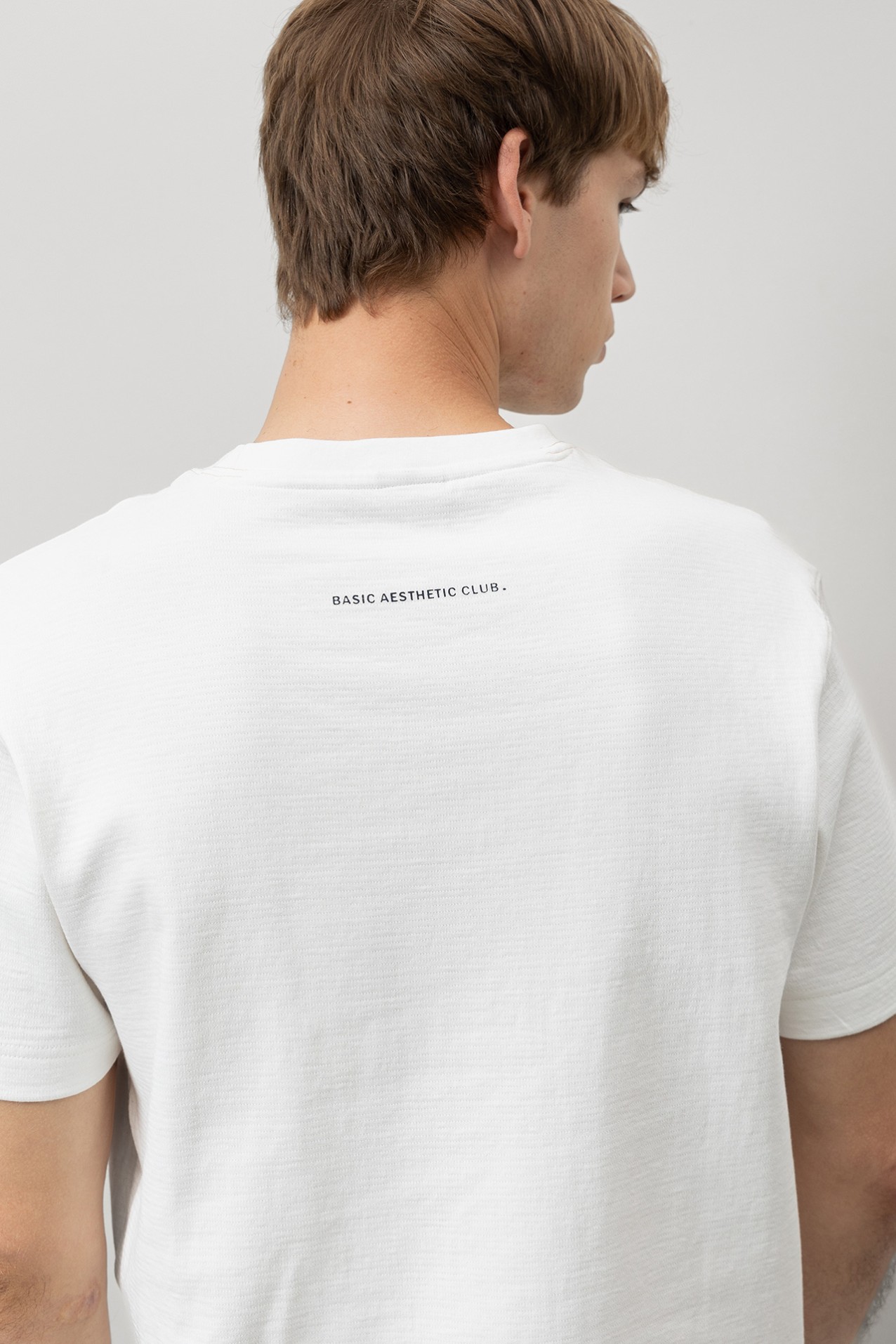 Camiseta beige corte regular