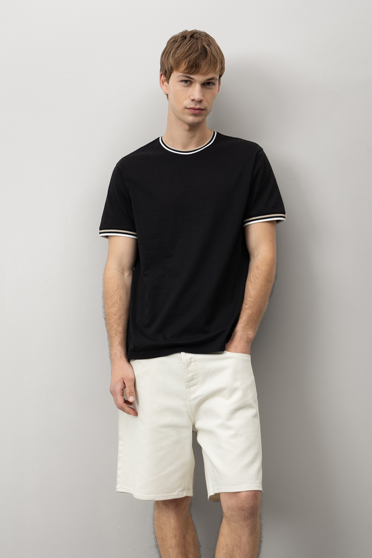 Black short sleeve t-shirt