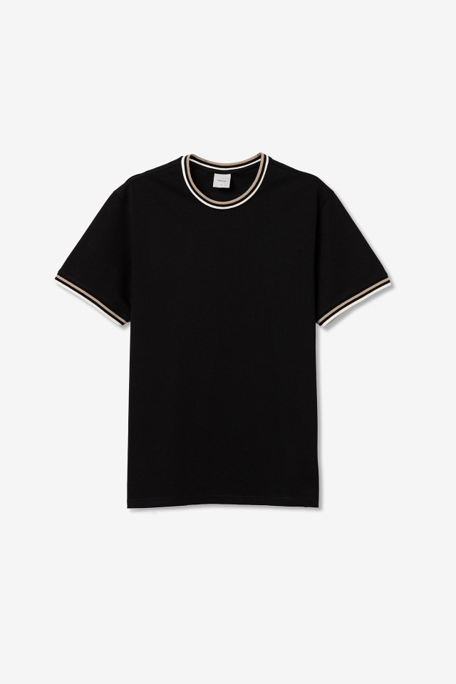 T-shirt preta regular fit T-shirt preta regular fit