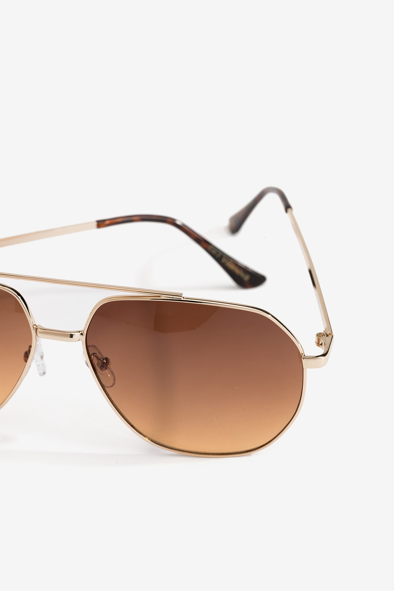 Gold Frame Aviator Sunglasses
