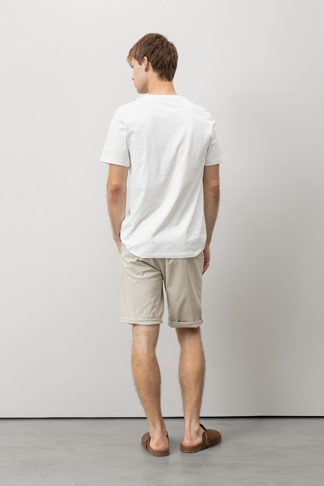 Bermuda beige corte recto Bermuda beige corte recto
