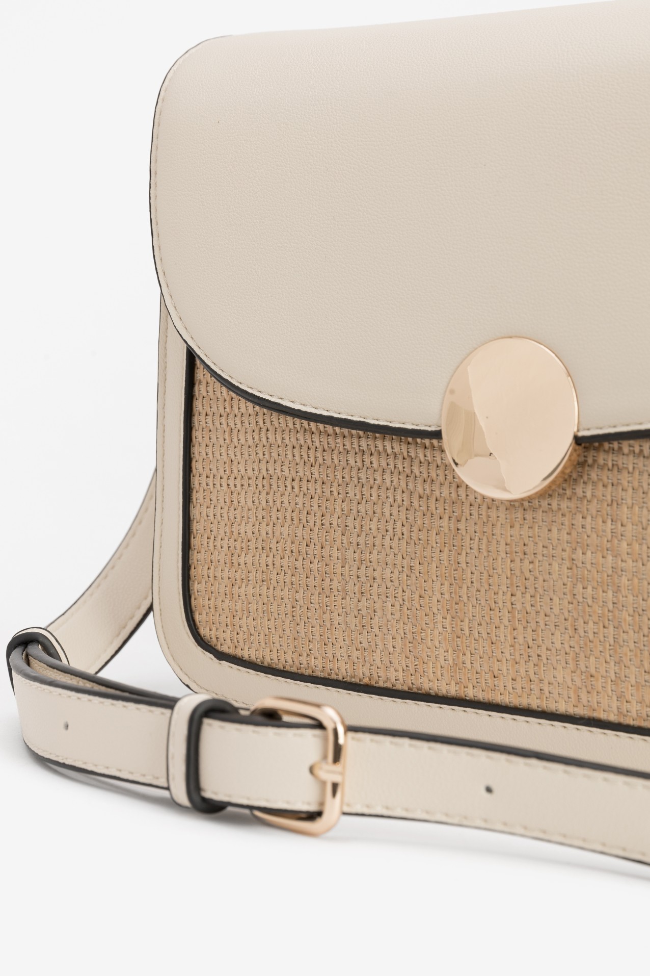 Cartera beige textura palhinha