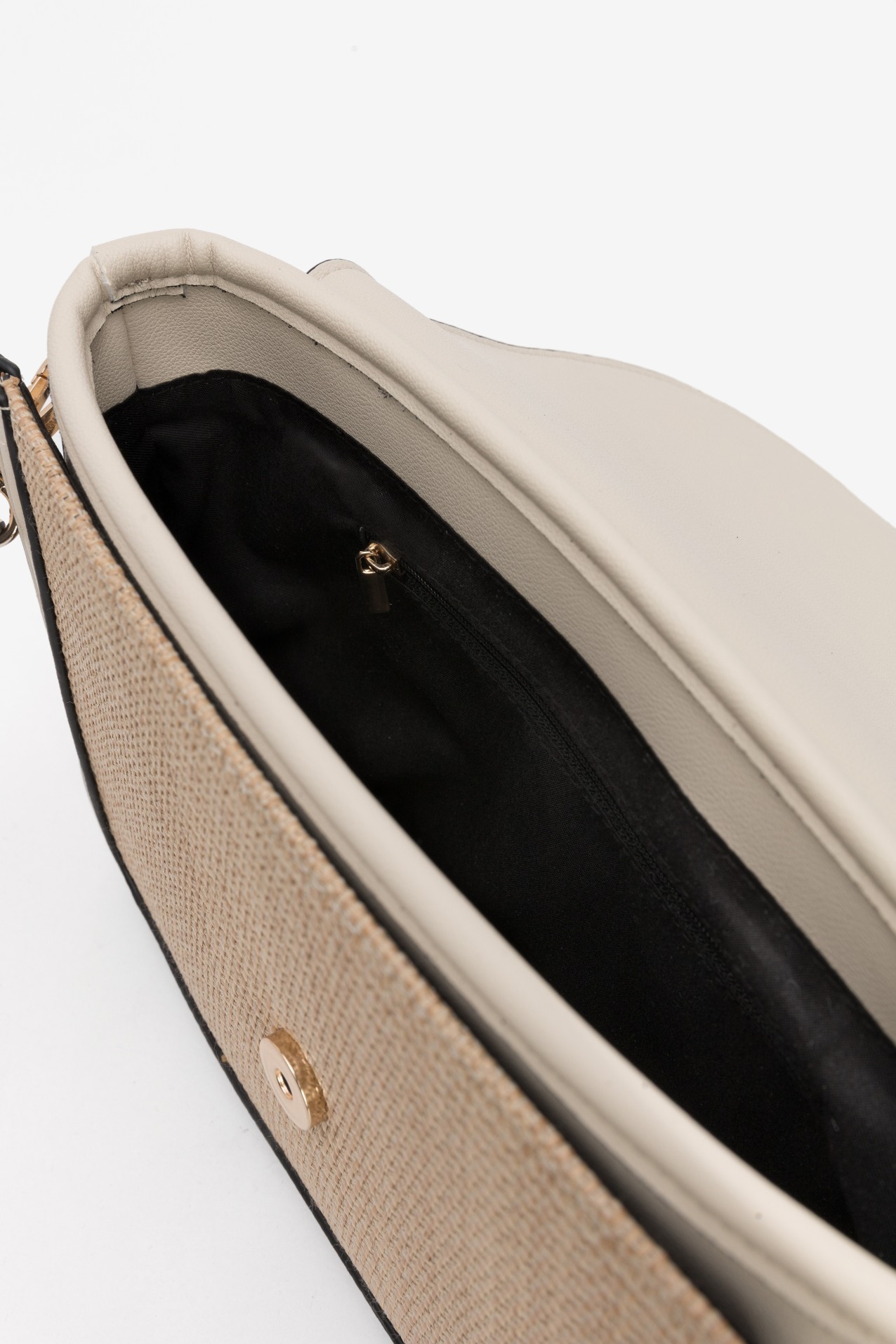 Cartera beige textura palhinha