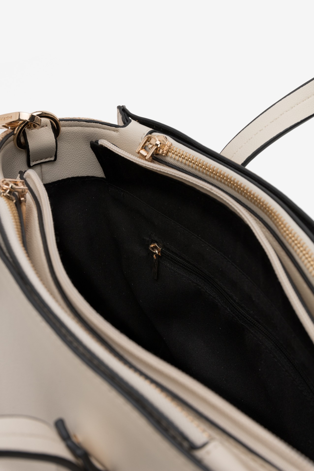 Bolso beige trenzado estructurado