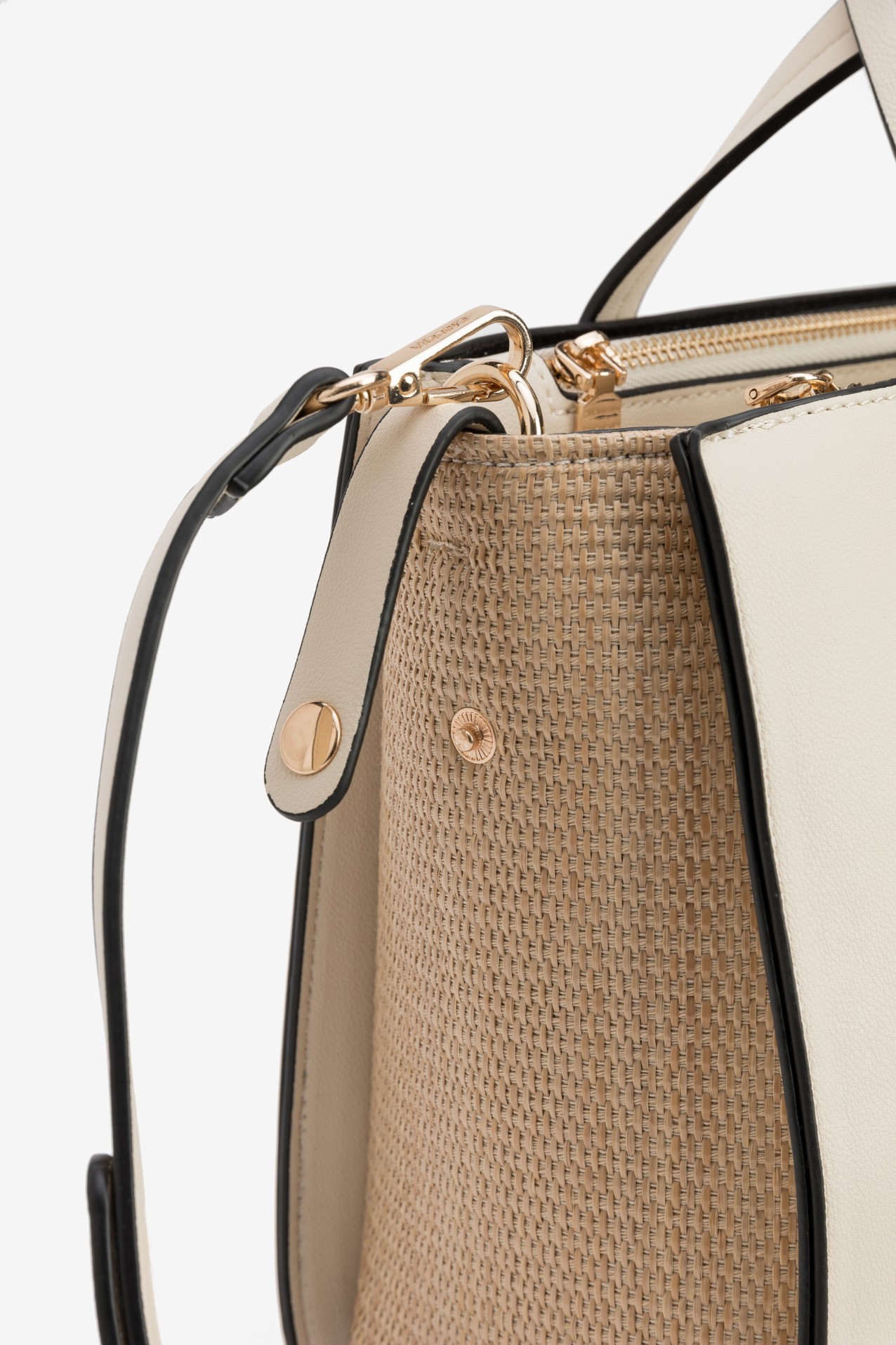 Bolso beige trenzado estructurado