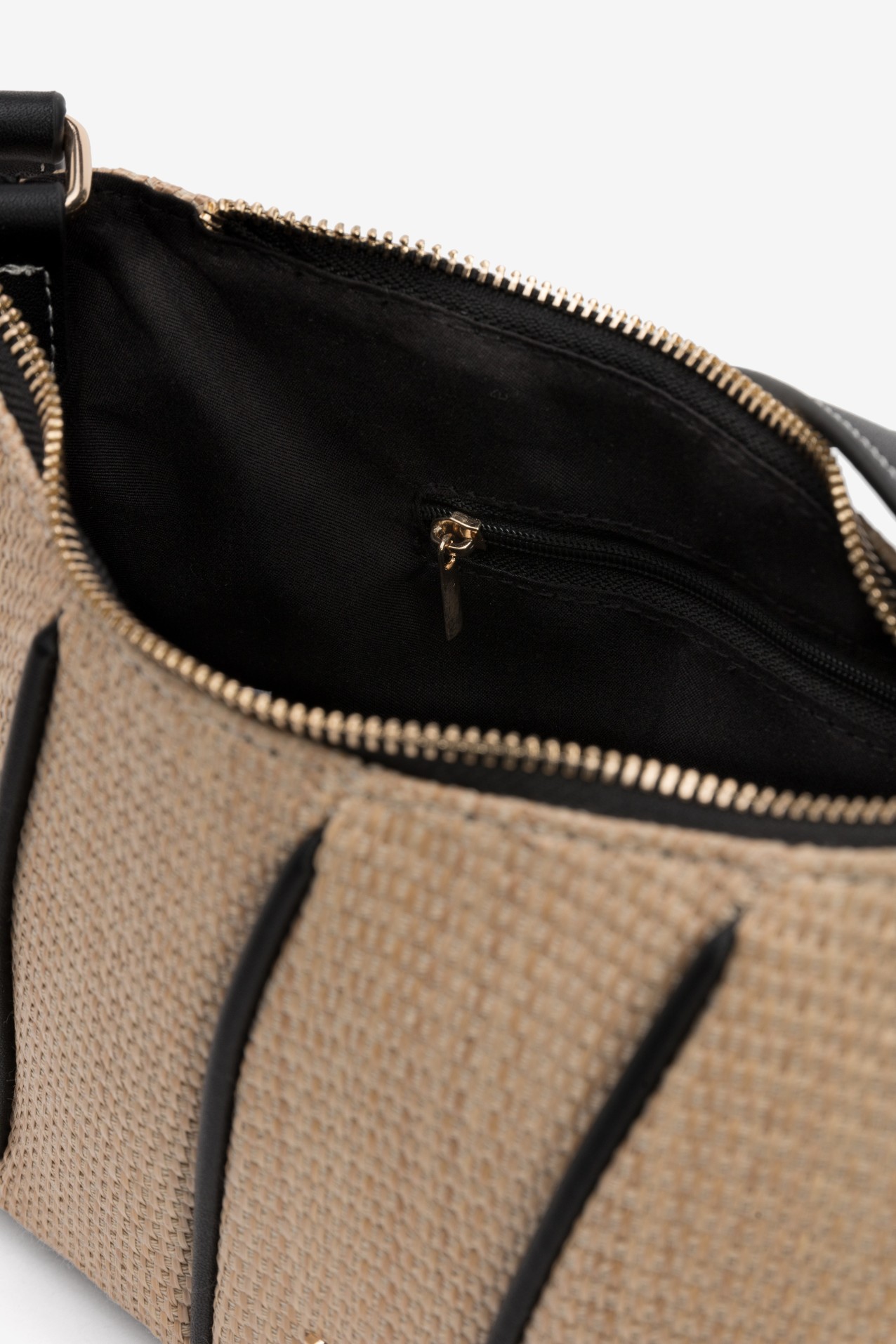 Cartera beige con textura