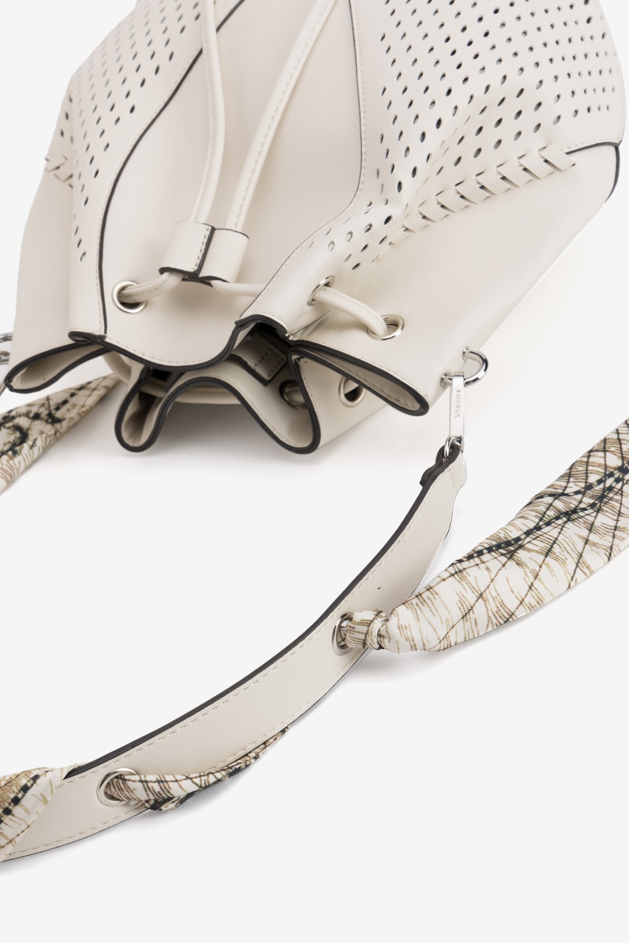 Bolso bucket color crudo