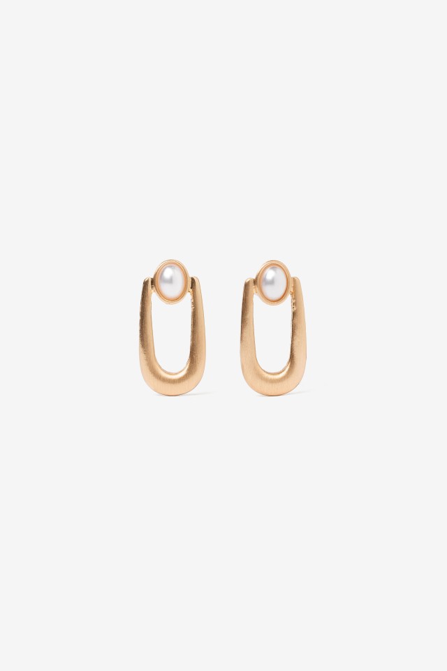 Brincos dourados com p�rola