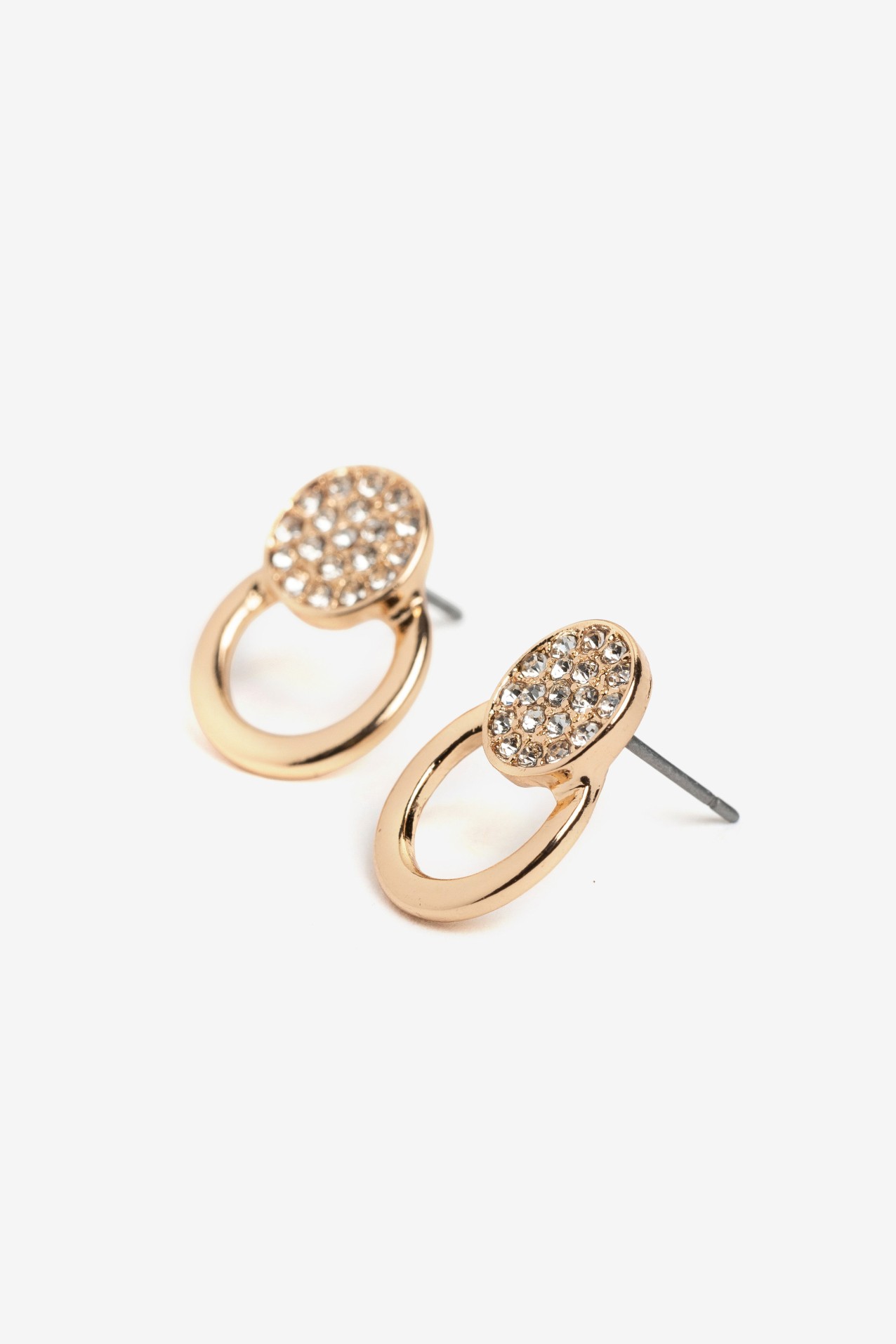 Brincos dourados com strass