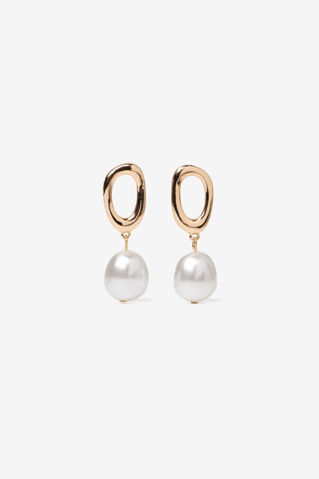 Gold Earrings With Pearl
