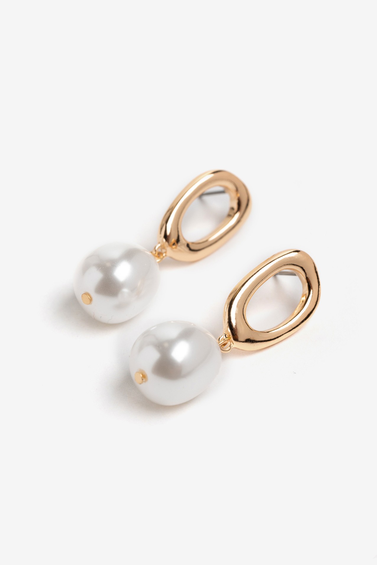 Gold Earrings With Pearl