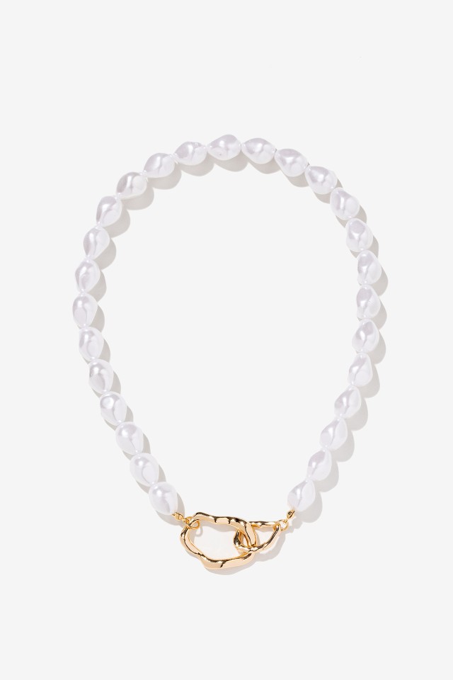 Pearl Necklace With Gold Clasp