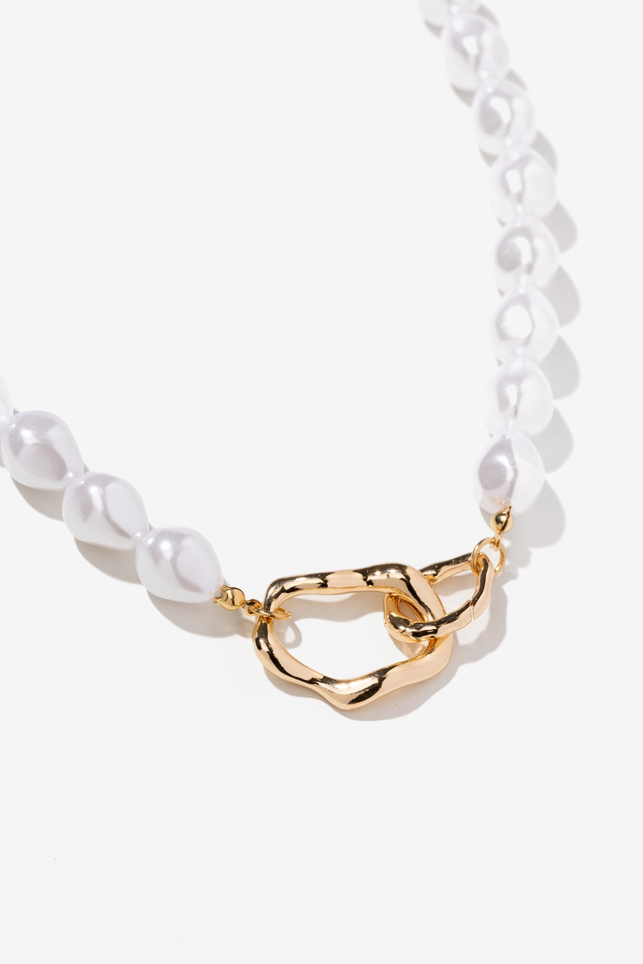 Pearl Necklace With Gold Clasp