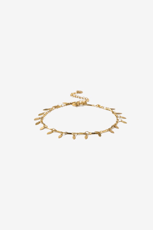 Delicate Gold Oval Bracelet