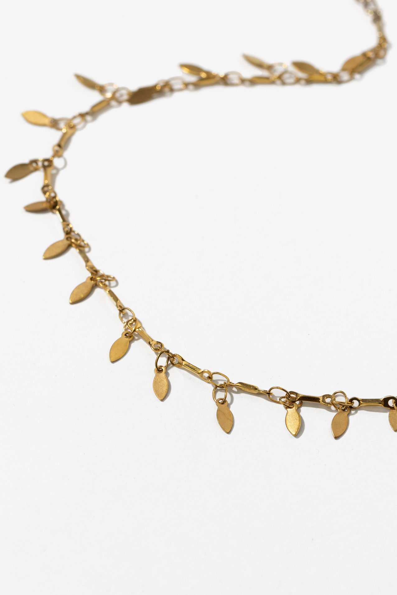 Pulsera fina dorada chic