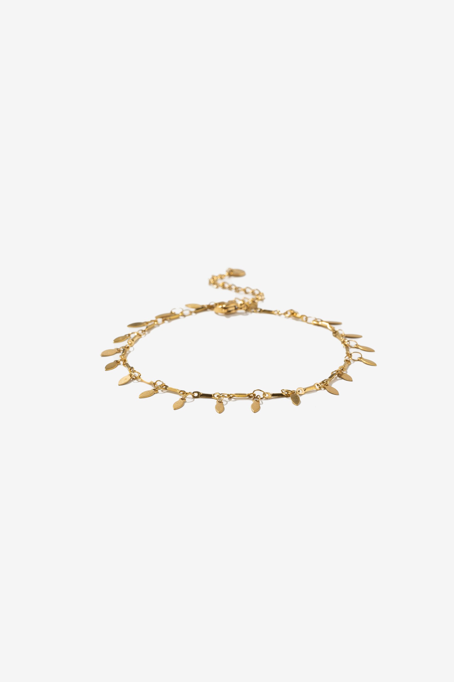 Pulsera fina dorada chic