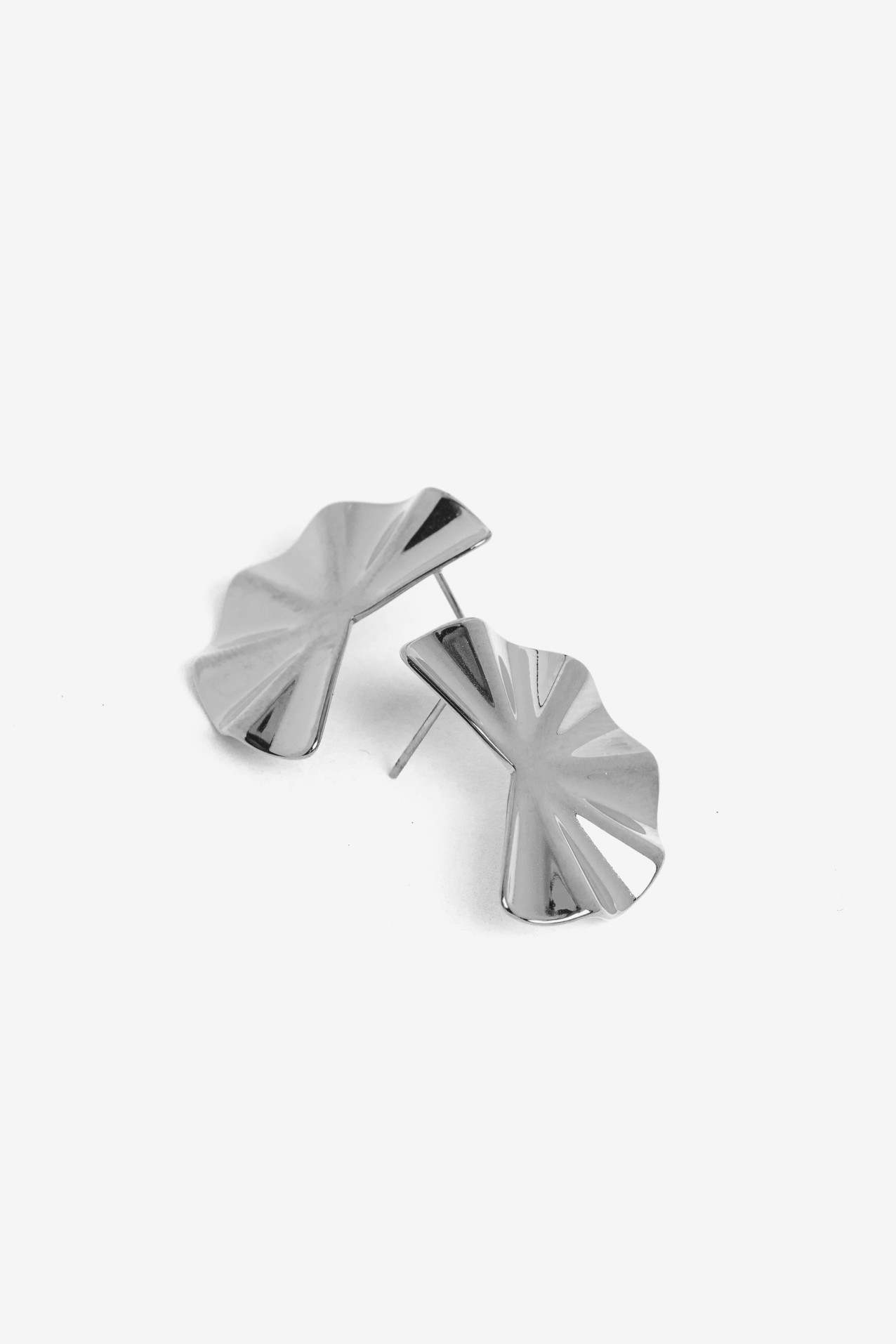 Brincos prateados geom�tricos