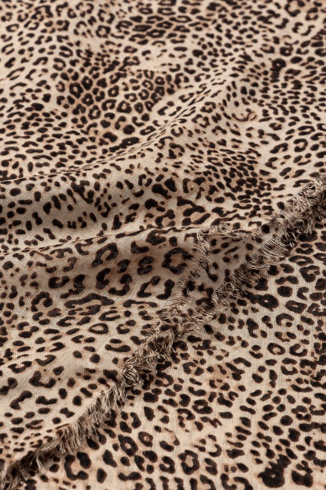 Pañuelo crudo animal print Pañuelo crudo animal print