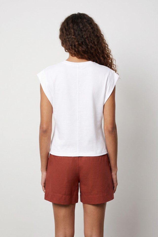 Camiseta blanca hombros estructurados Camiseta blanca hombros estructurados