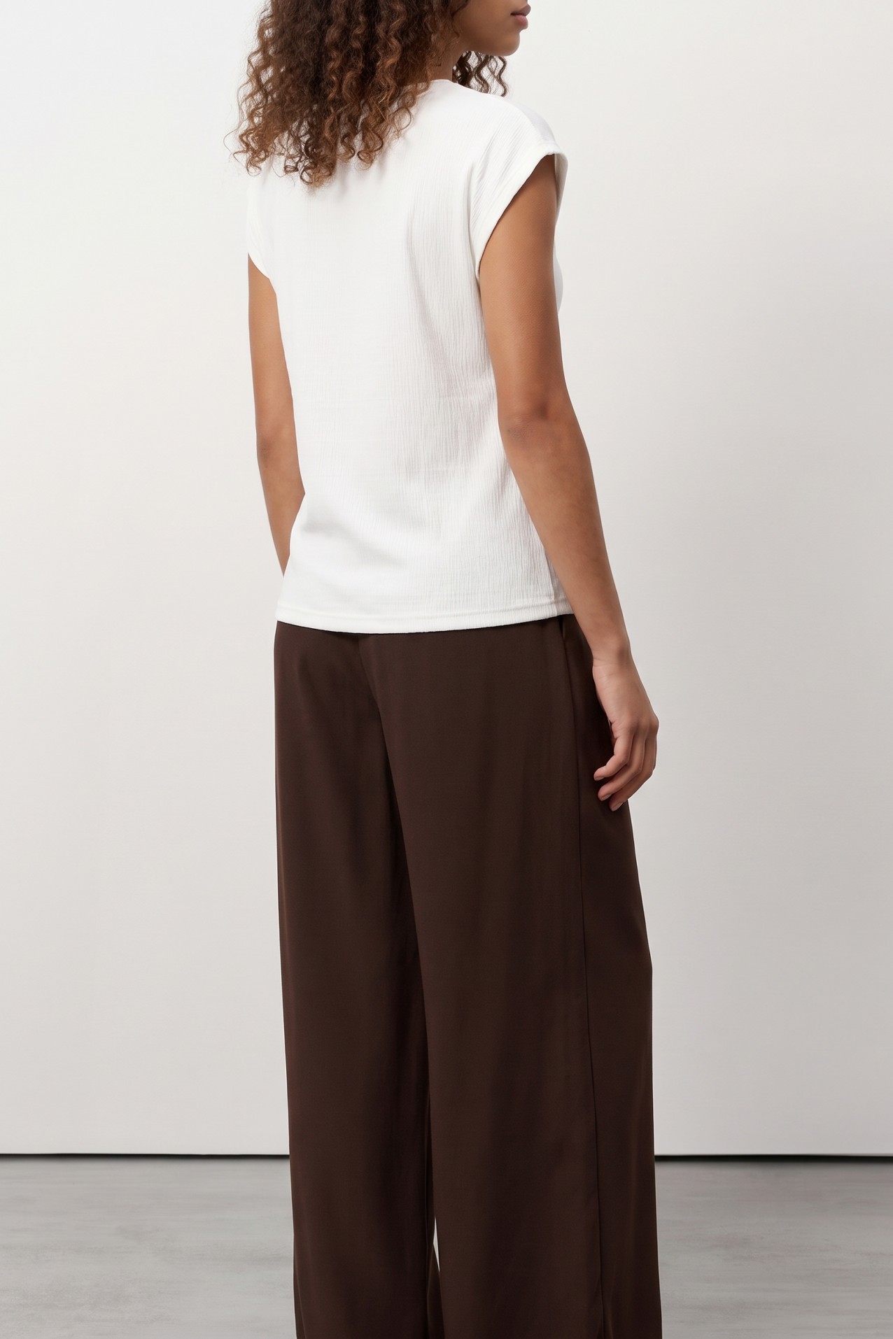 White T-shirt With Side Knot