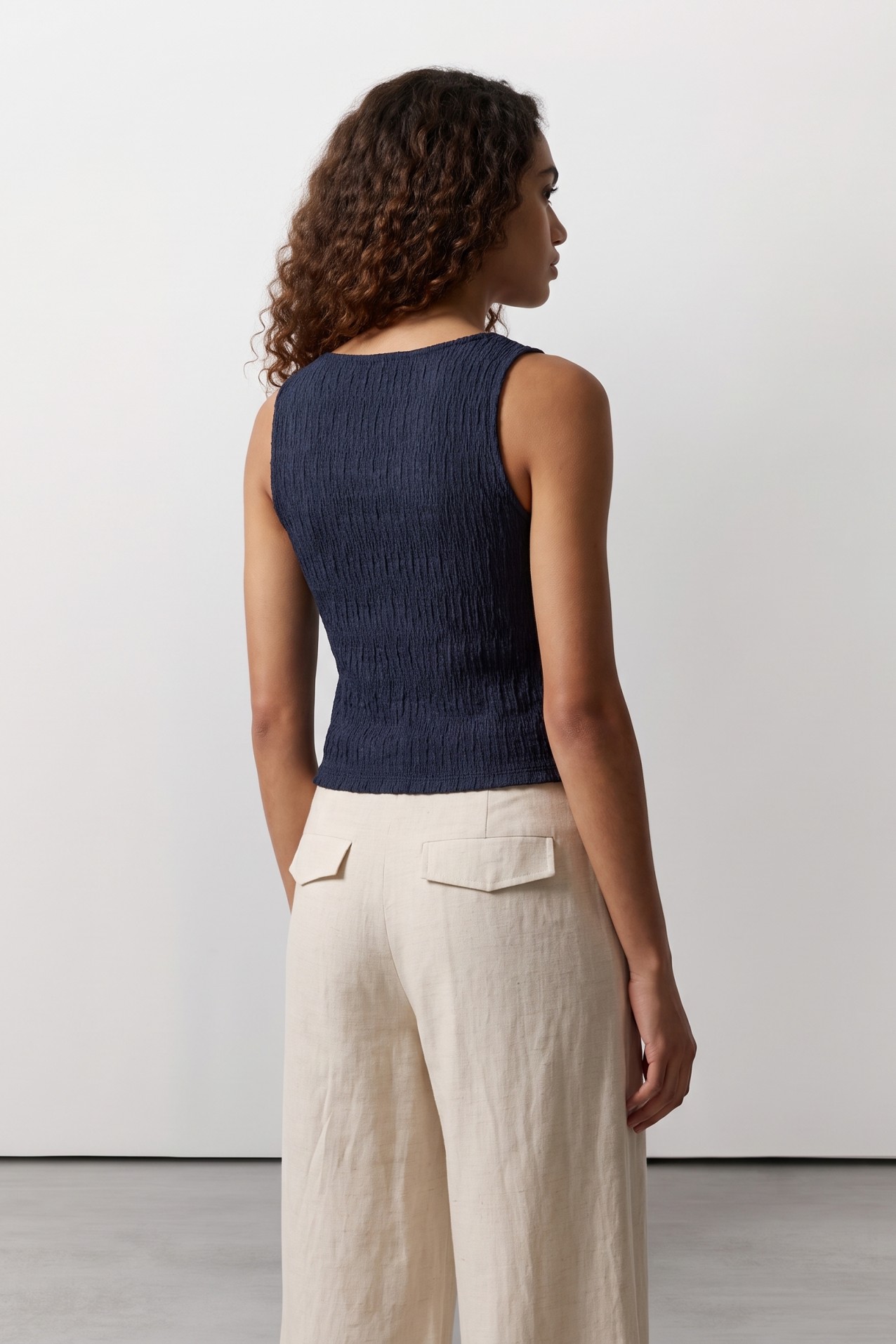 Cropped azul oscuro con nudo