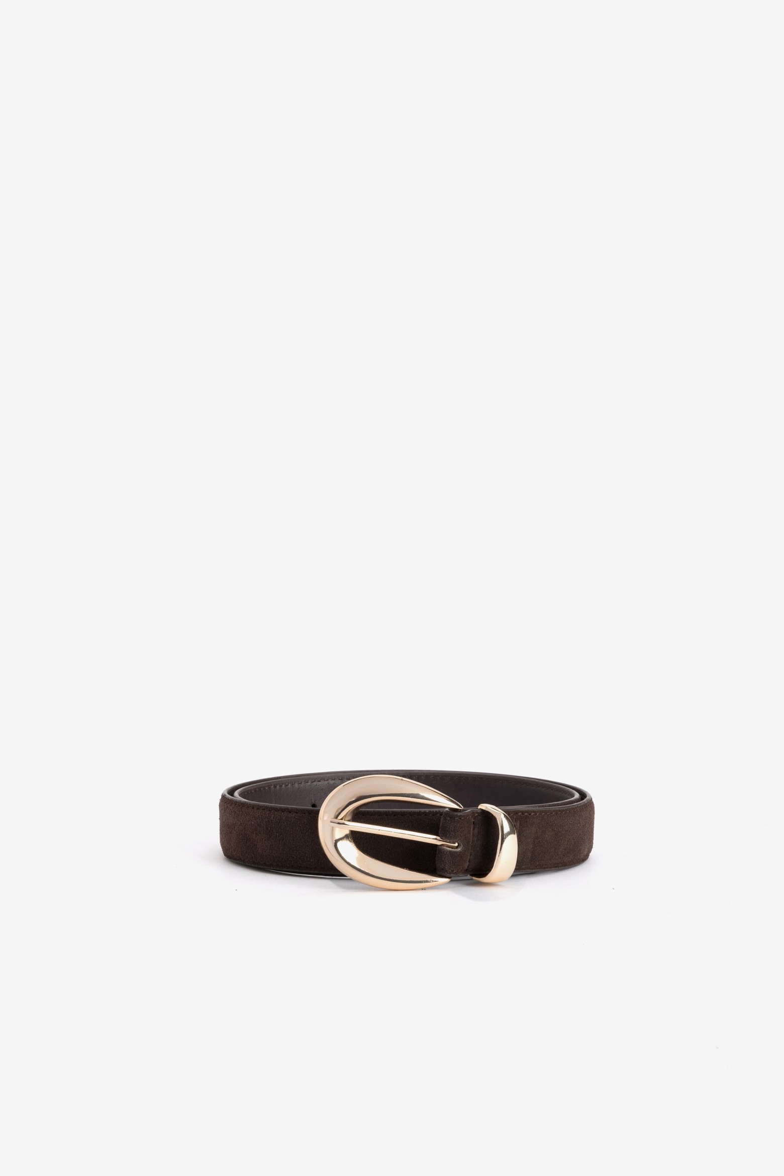 Cinto castanho com fivela dourada