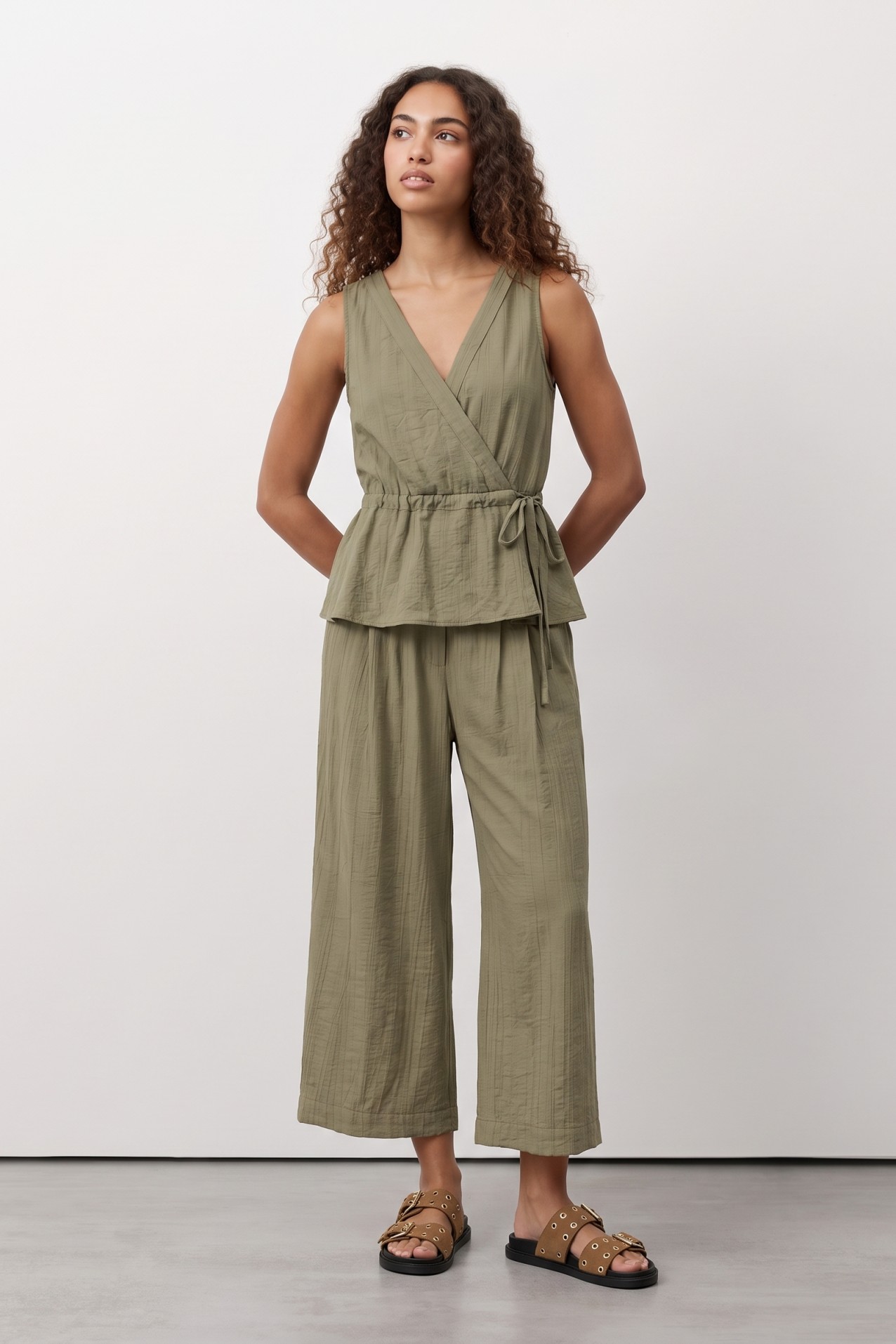 Green Regular Fit Sleeveless Blouse
