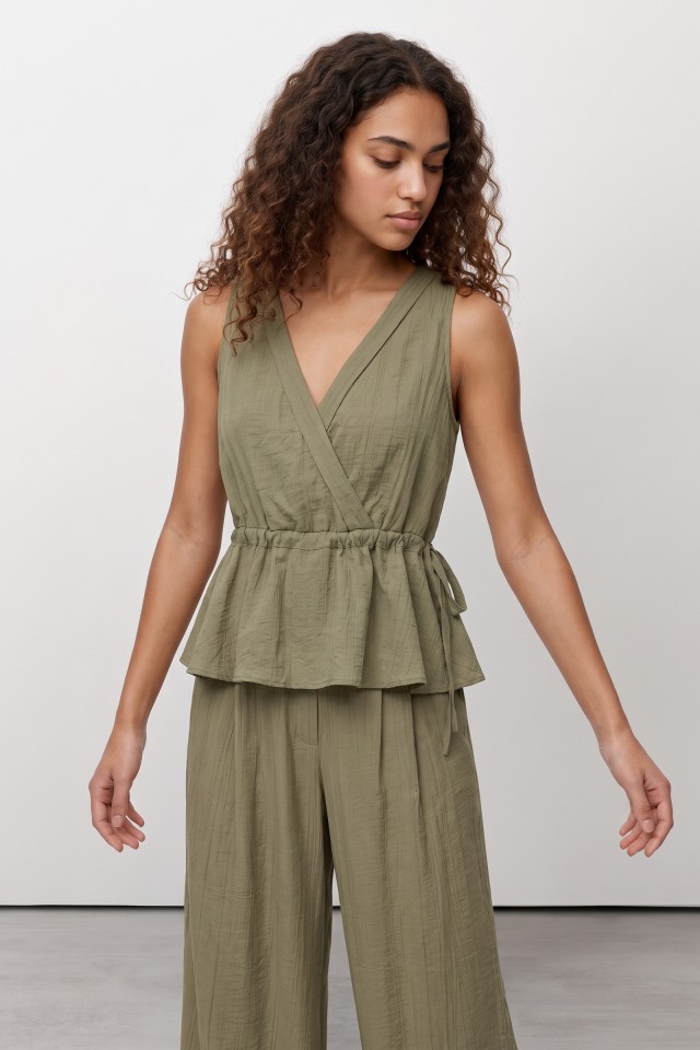 Green Regular Fit Sleeveless Blouse