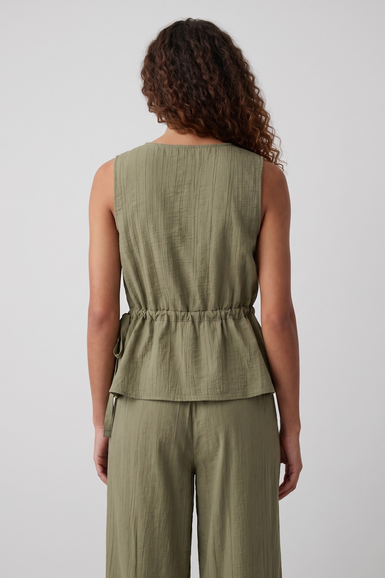Green Regular Fit Sleeveless Blouse