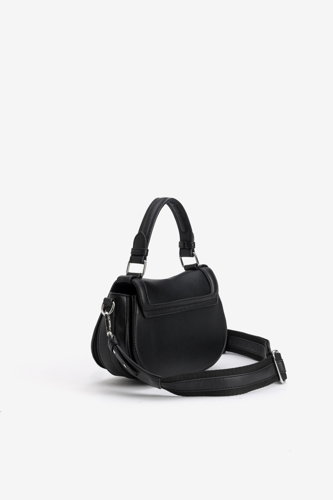 Cartera negra con asa corta