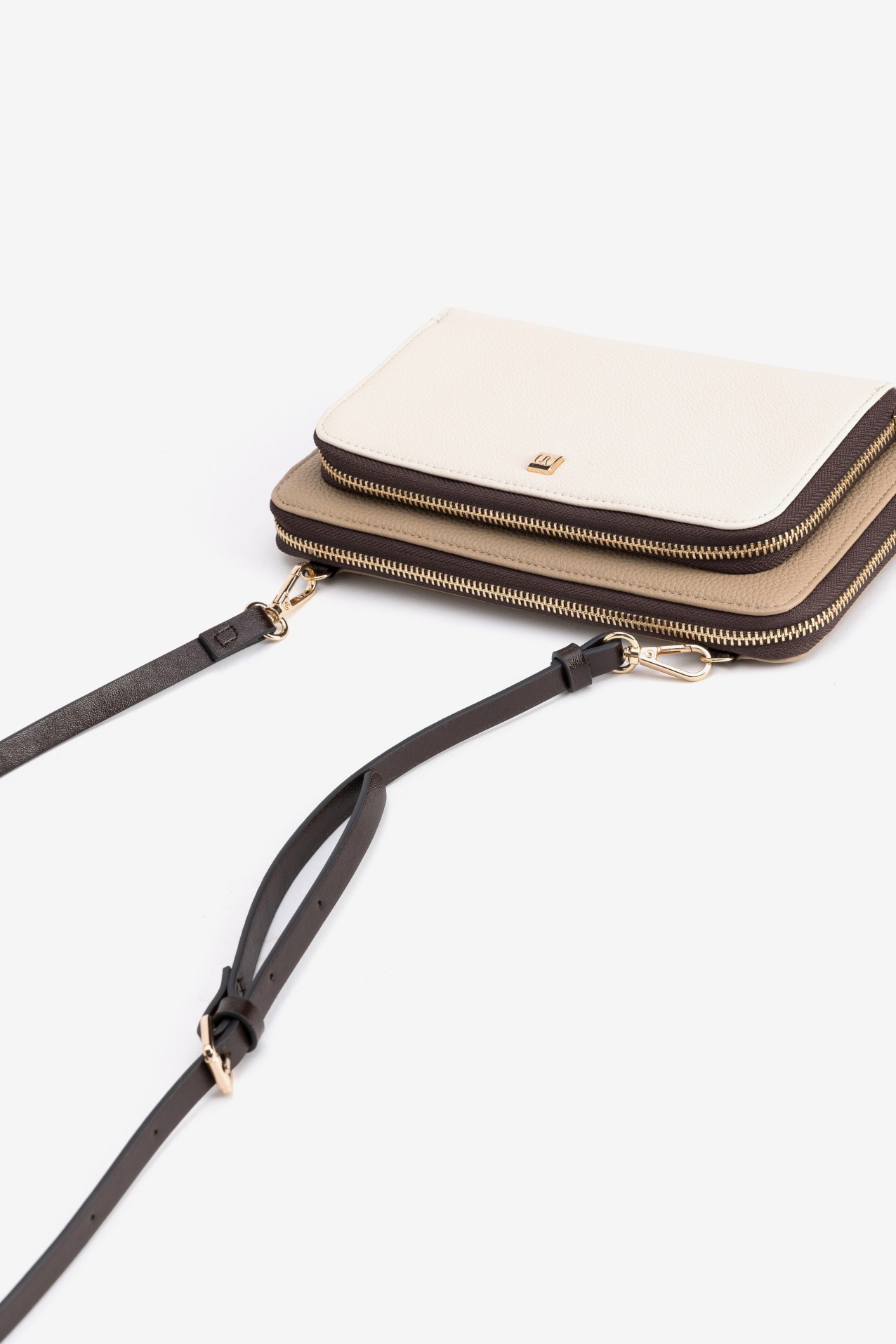 Monedero beige con correa