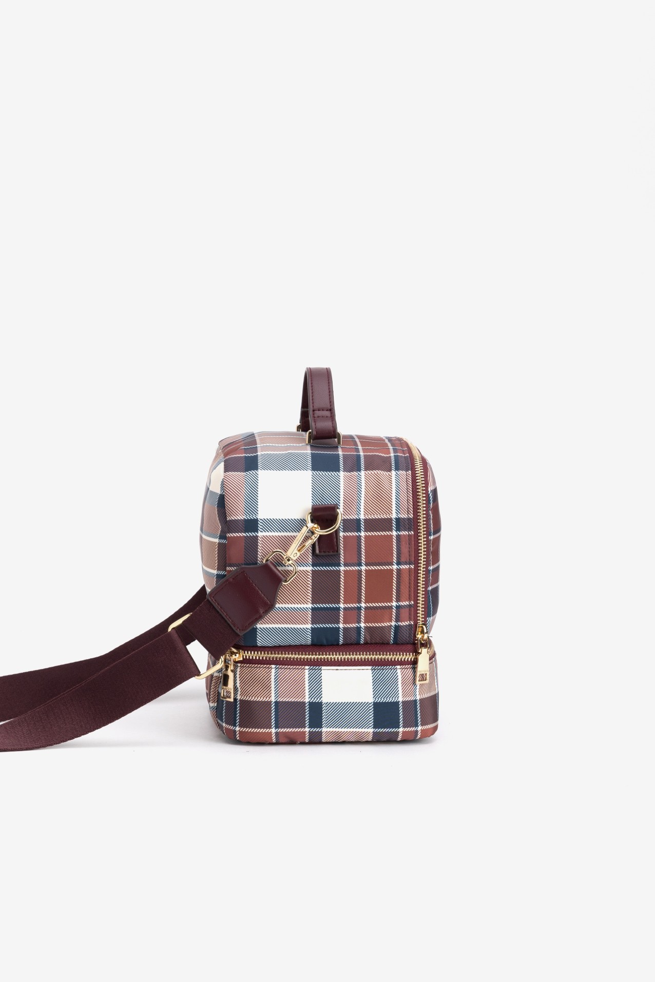 Nylon lunchbox with checkered print.