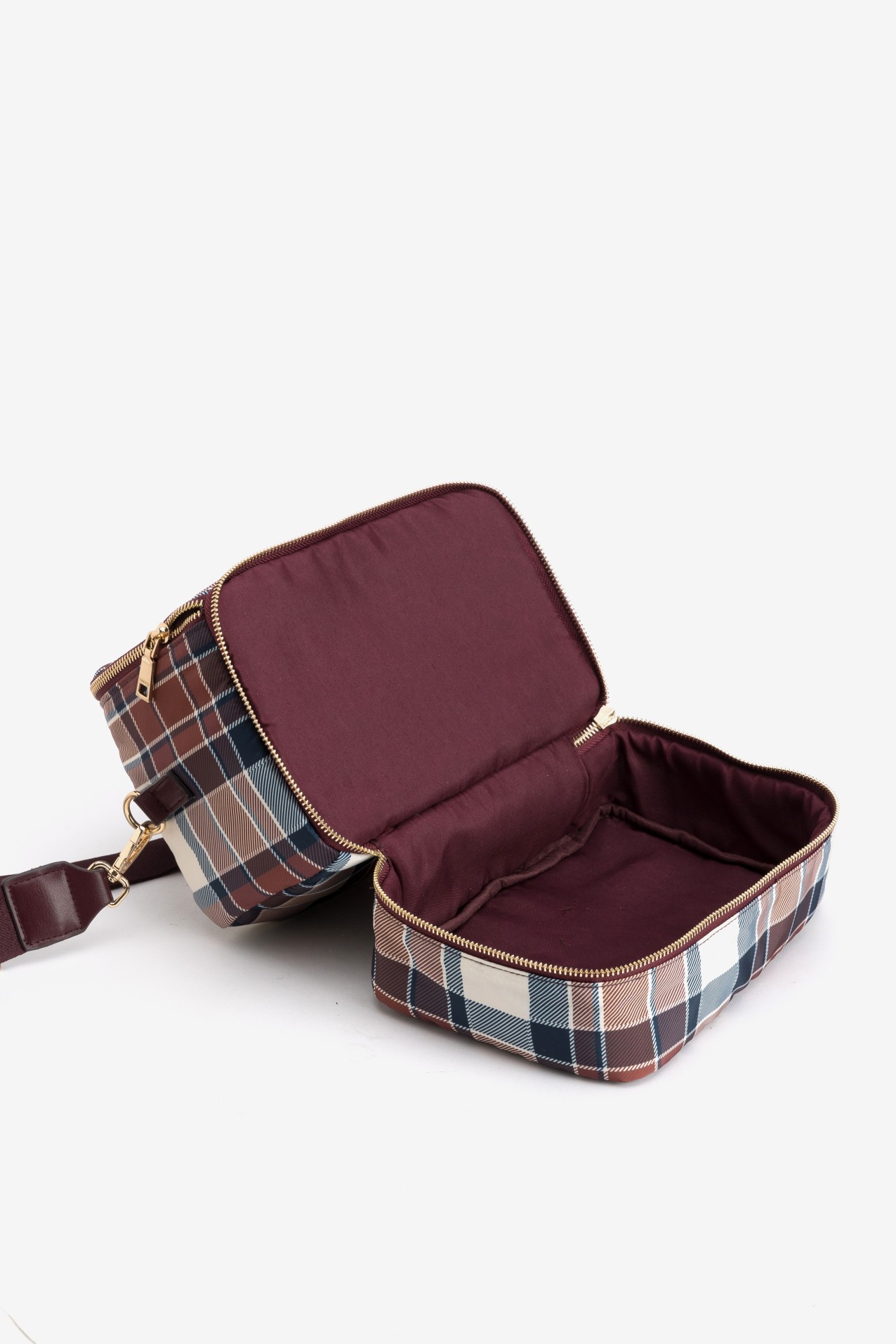 Nylon lunchbox with checkered print.