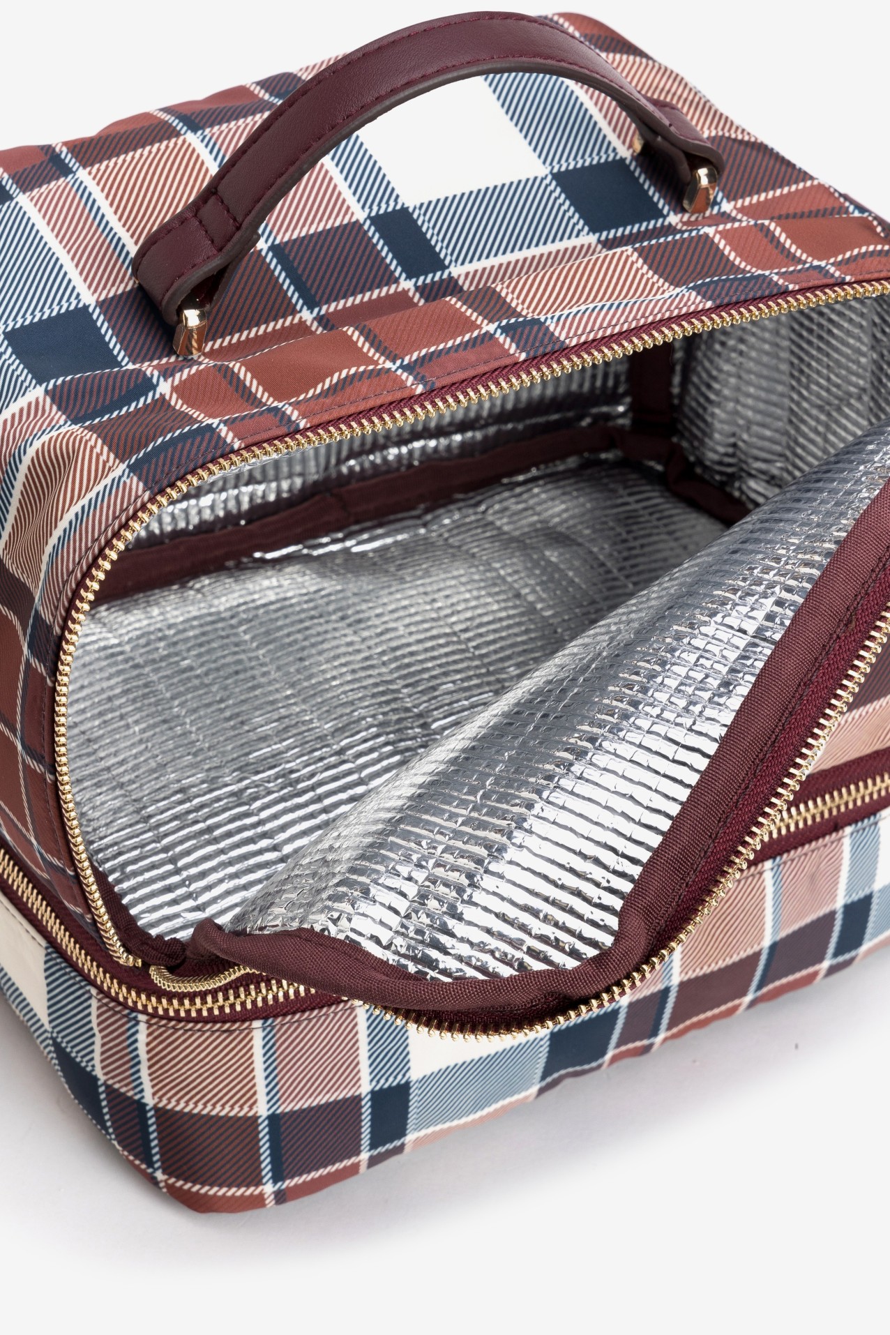 Nylon lunchbox with checkered print.