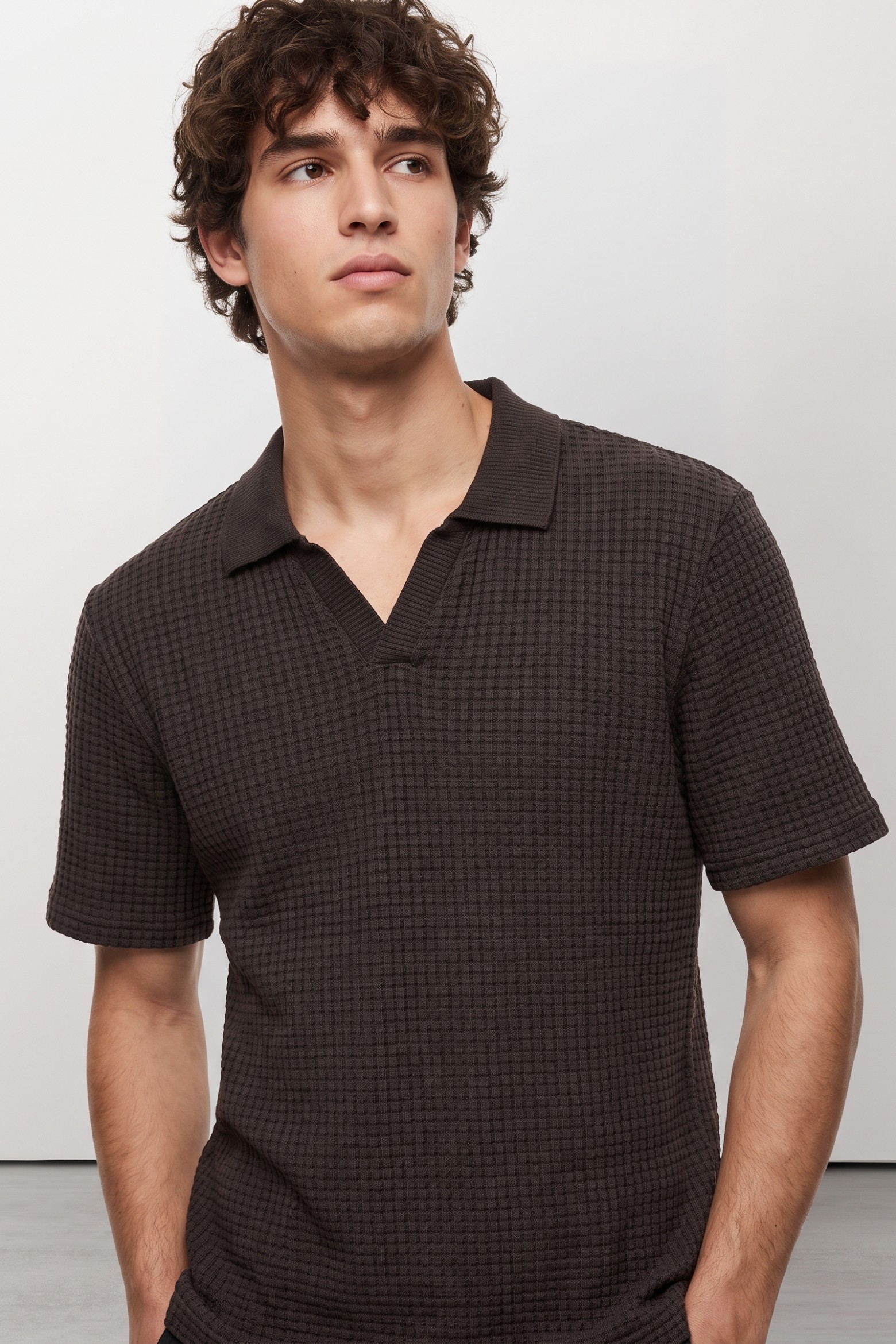 Polo marrón textura waffle