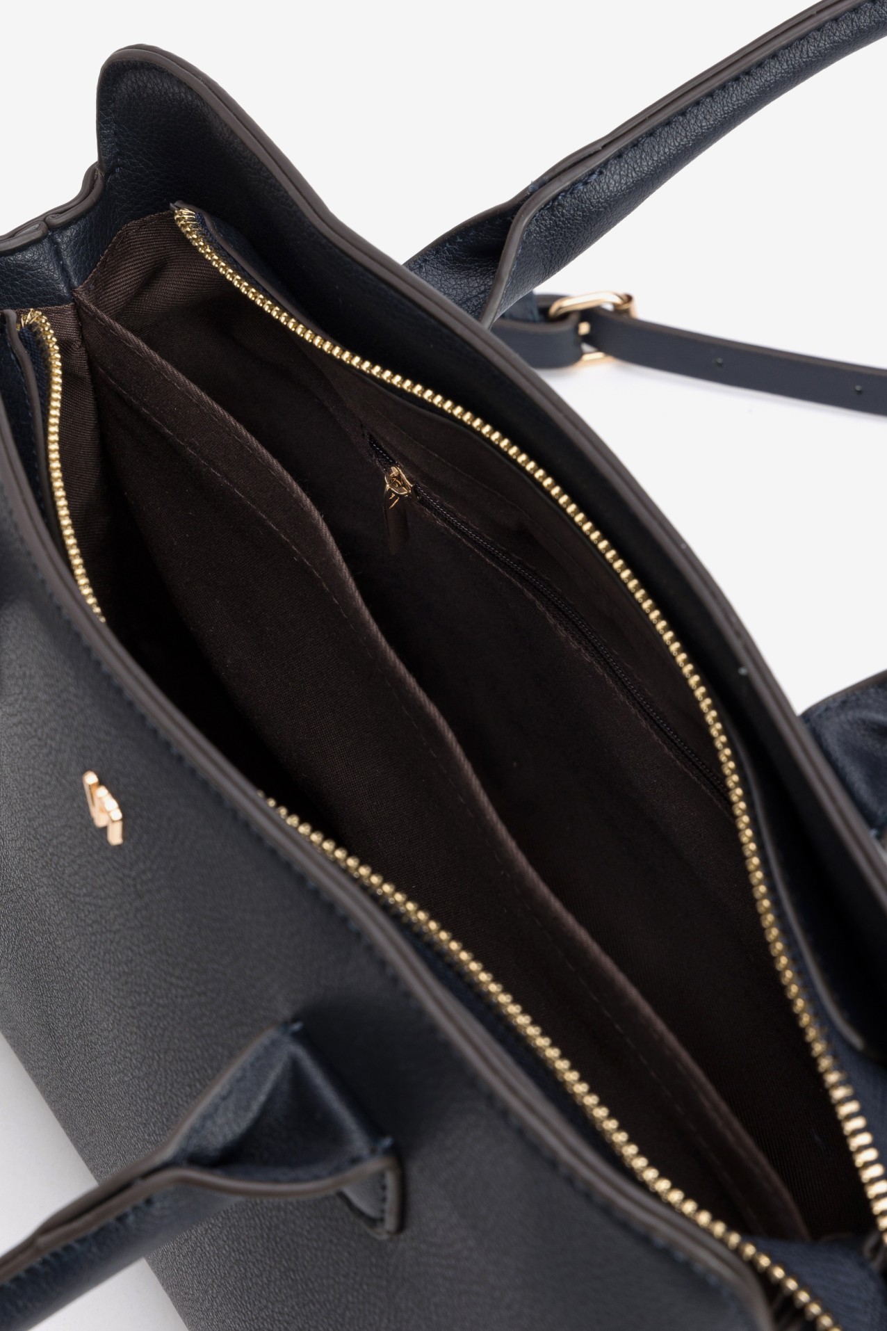 Bolso azul estructura minimal